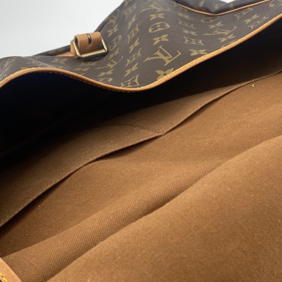 LOUIS VUITTON Saumur 43 Shoulder Bag - Picture 6 of 16